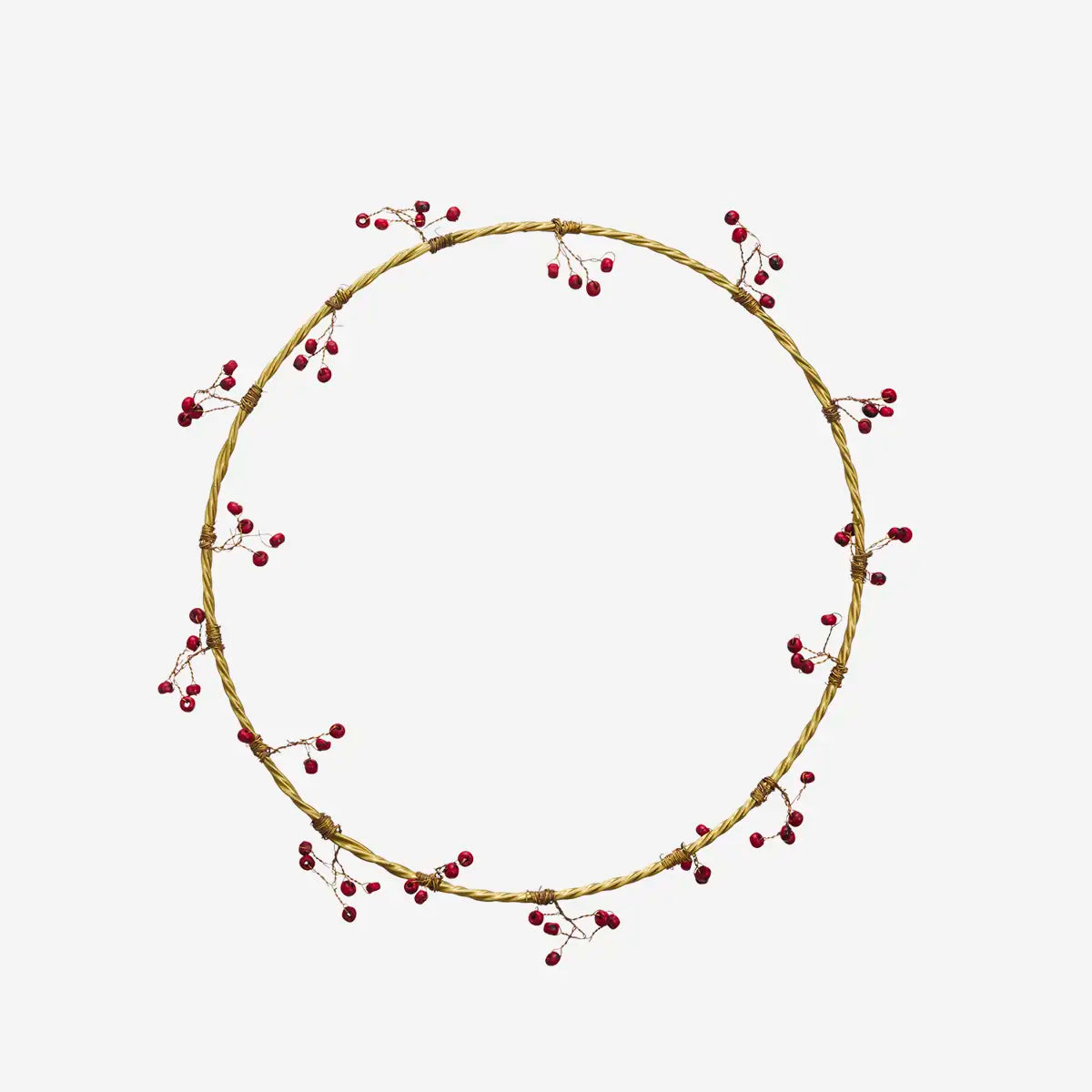Metalen krans met bessen