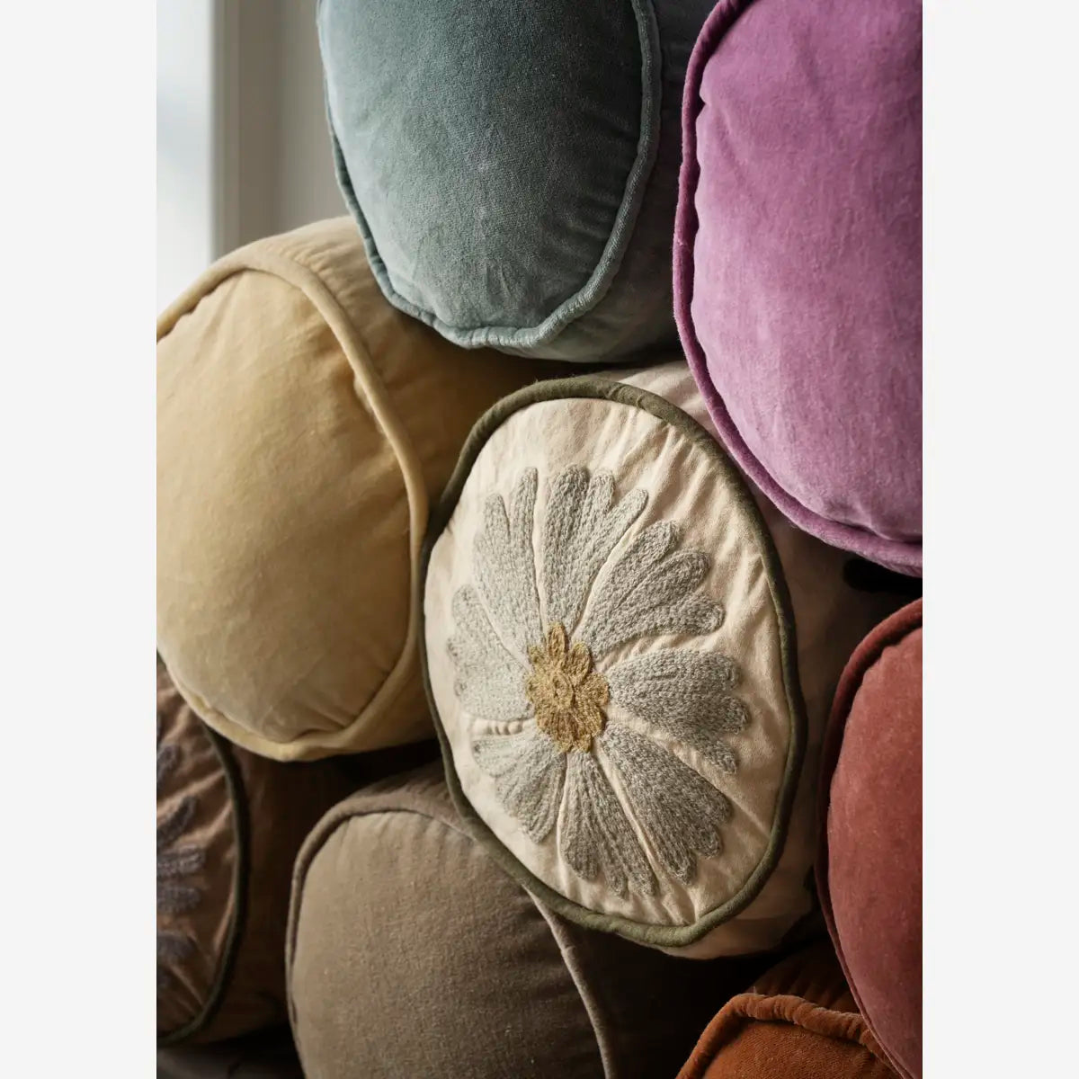 Fluweel rond kussen Dark Rose