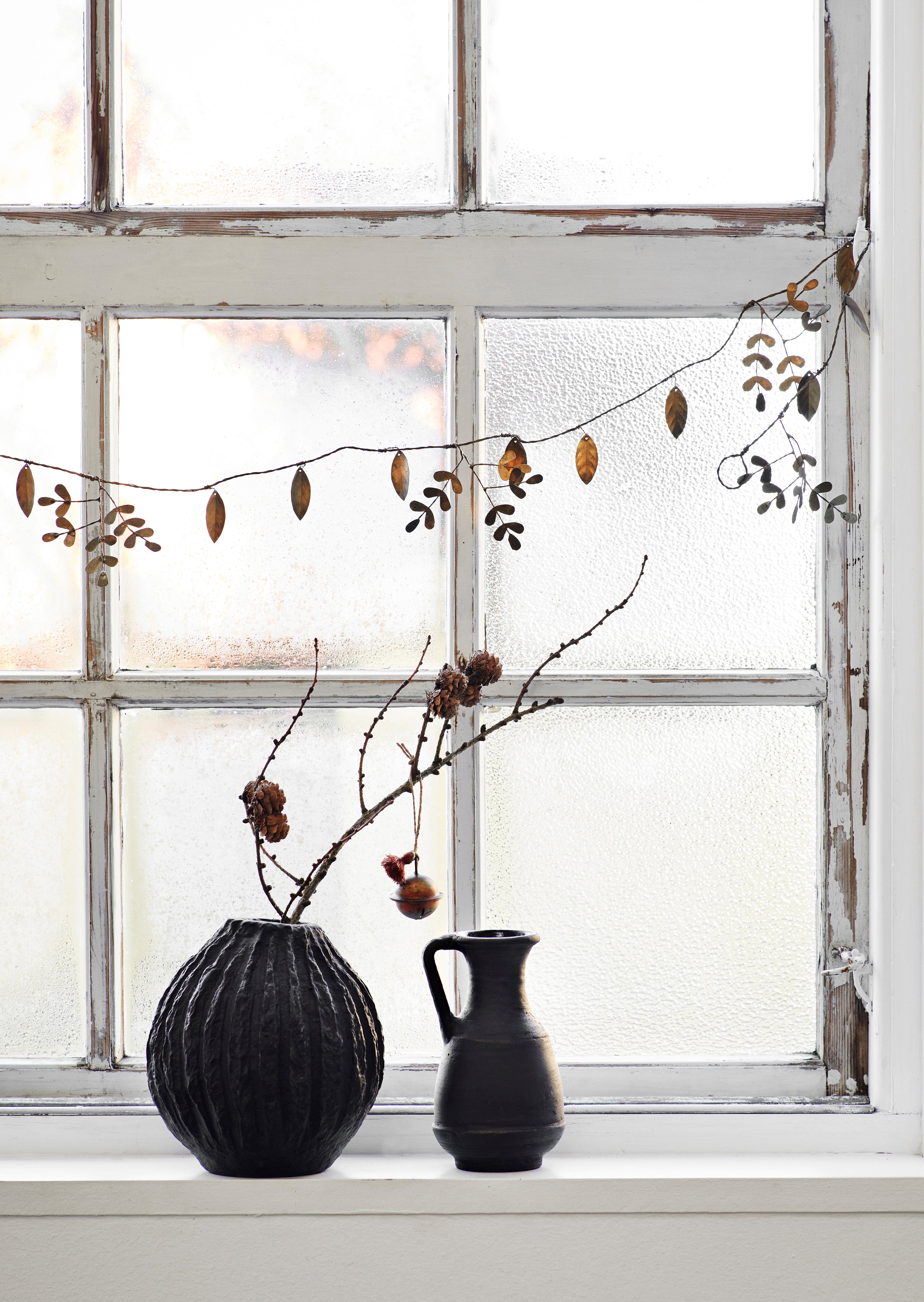 Madam Stoltz slinger metaal